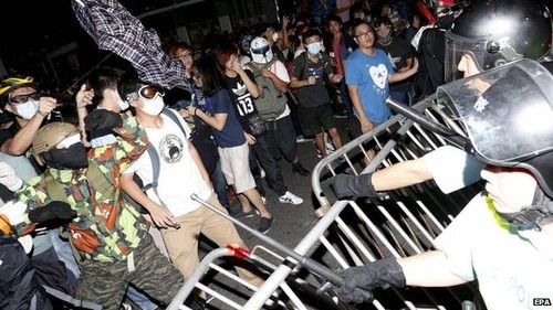 Hong Kong: clashes between police and protestors continue in Mong Kok - ảnh 1